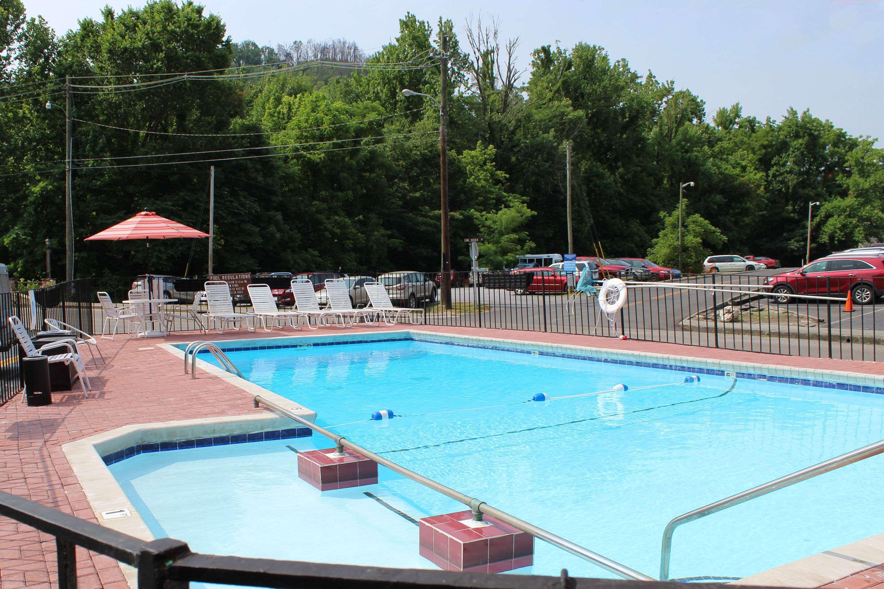 Econo Lodge Inn & Suites On The River Gatlinburg Buitenkant foto