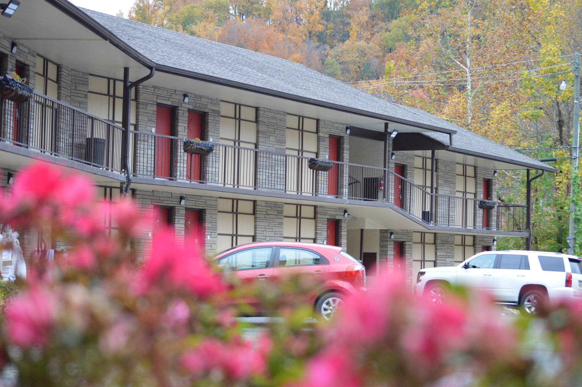 Econo Lodge Inn & Suites On The River Gatlinburg Buitenkant foto