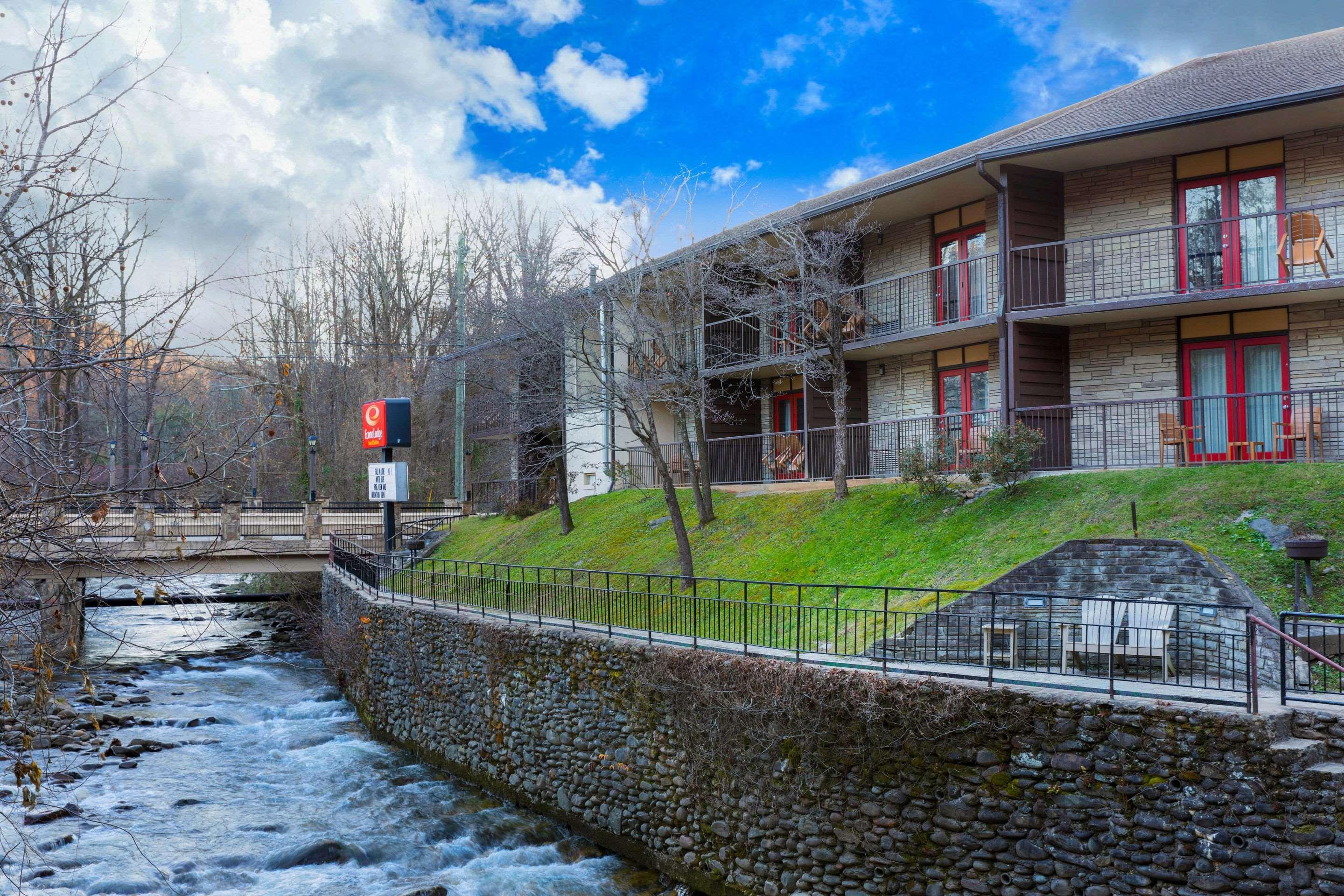 Econo Lodge Inn & Suites On The River Gatlinburg Buitenkant foto