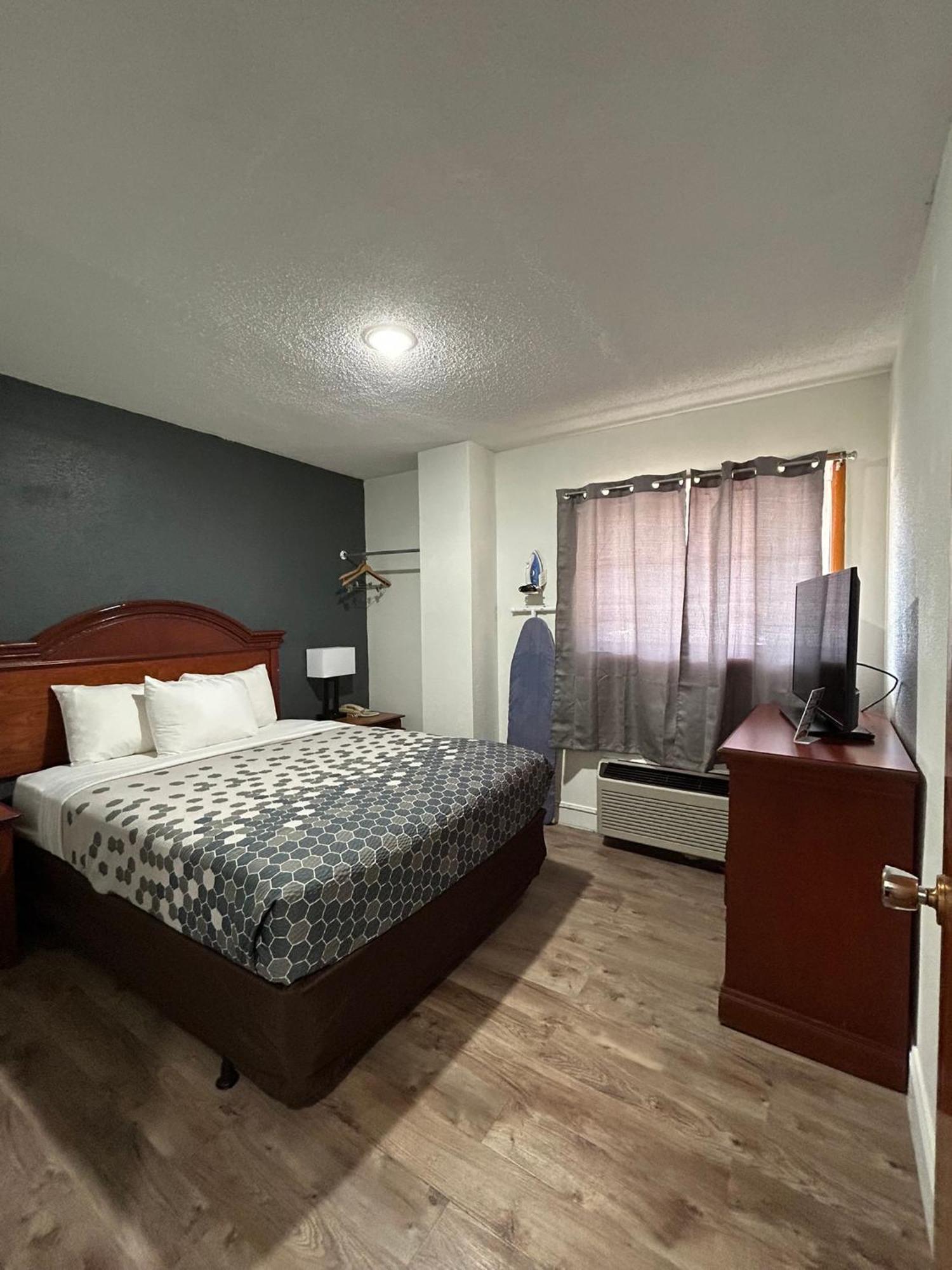 Econo Lodge Inn & Suites On The River Gatlinburg Buitenkant foto
